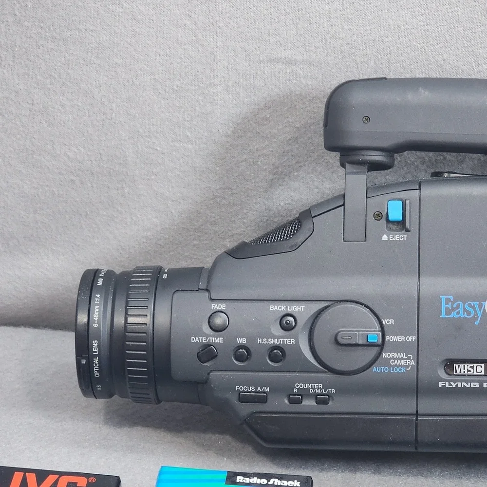 Magnavox EasyCam VHS-C Camcorder CVN610AV01 8:1 Zoom Vintage Video Not Tested